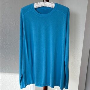 Men’s Lululemon long sleeve performance shirt.